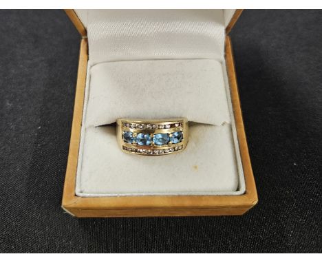 AQUAMARINE &amp; DIAMOND CHIP 9 CARAT GOLD LADIES RING, WEIGHT APPROX 4 5 GRAMS   Condition