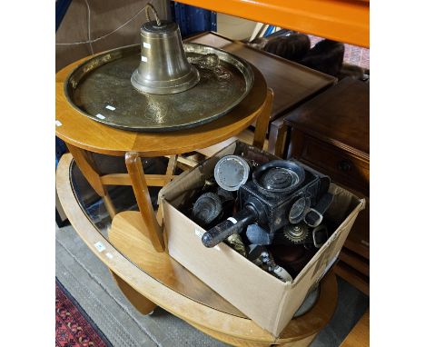 BOX CONTAINING CARRIAGE LAMP, BRASS WARE, BRASS DOOR KNOCKER, BEER STEIN, BRASS TRAY &amp; BRASS BELL&nbsp;