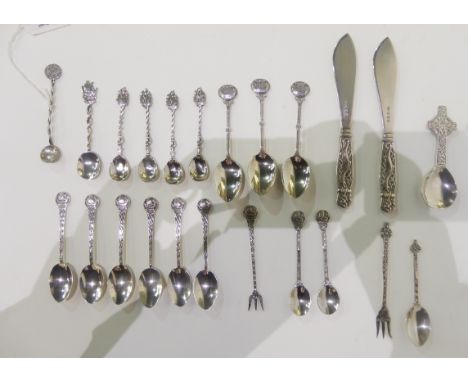 A lot comprising a set of six silver coffee spoons with Celtic decoration, Glasgow 1955, a silver caddy spoon with Celtic cro