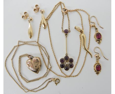 A 9ct gold vintage amethyst and pearl flower pendant necklace length of pendant 3.6cm, length of chain 40cm, a yellow metal h
