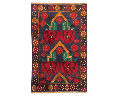 Baluchi hand-knotted rug, red and blue ground with three medallions, 141x91cm 
