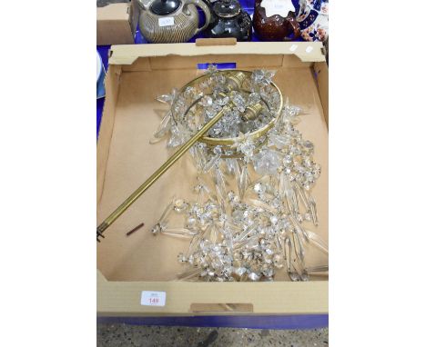 TRAY CONTAINING GLASS DROPLETS FOR CHANDELIER