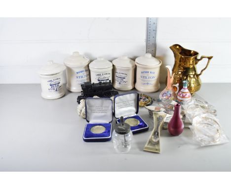 BOX CONTAINING CERAMIC LUSTRE JUG, CONTAINERS