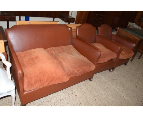 MID-20TH CENTURY LEATHERETTE THREE PIECE SUITE COMPRISING TWO SEATER SOFA AND TWO MATCHING CHAIRS, SOFA LENGTH APPROX 122CM