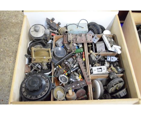 WOODEN BOX CONTAINING VINTAGE RADIO EQUIPMENT AND ACCESSORIES