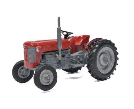 Jue (Brazil) vintage model of the Massey Ferguson 65 Tractor. Displays very good to excellent. 