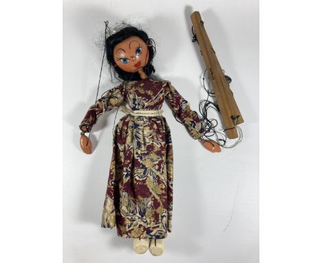 A VINTAGE 1940'S PELHAM PUPPET - INDIAN QUEEN, IN ORIGINAL BOX 