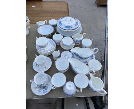 A LARGE ASSORTMENT OF CERAMIC ITEMS TO INCLUDE COALPORT CUPS, JUG AND GRAVY BOATS ETC 