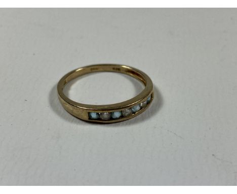 A 9CT YELLOW GOLD AQUAMARINE AND CZ RING, WEIGHT 1.5G 