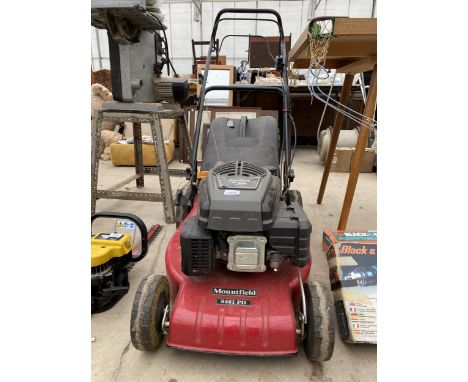 A MOUNTFIELD S461 PD PETROL ENGINE LAWN MOWER WITH GRASS BOX 
