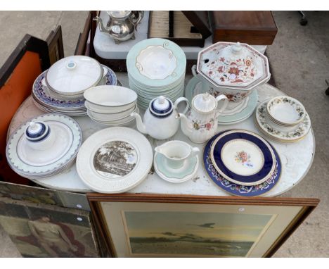 A LARGE ASSORTMENT OF CERAMIC ITEMS TO INCLUDE DUCAL AND ROYAL DOULTON ETC 