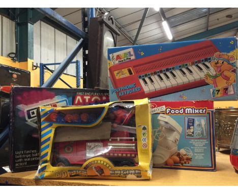 VARIOIUS BOXED TOYS TO INCLUDE A POLYPHONIC KEYBOARD, FIRE ENGINE, FOOD MIXER AND A PINBALL MACHINE 