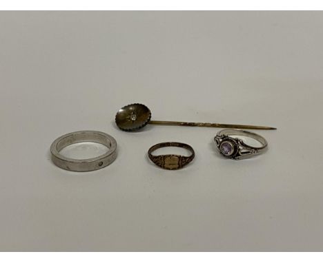 FOUR ITEMS - 9CT ROLLED GOLD CHILD'S SIGNET RING, .925 RING ETC 