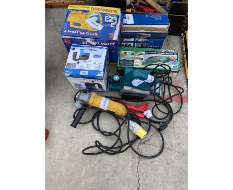 AN ASSORTMENT OF POWER TOOLS TO INCLUDE A DEWALT ANGLE GRINDER, A MAKITA ELECTRIC PLANE AND A PARKSIDE ELECTRIC SCRAPER ETC 