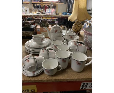 A QUANTITY OF JOHNSON BROS SUMMERFIELD POPPY DINNERWARE TO INCLUDE PLATES, CUPS, SAUCERS, PLATES, MUGS ETC 