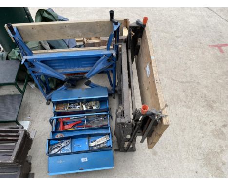 AN ASSORTMENT OF TOOLS TO INCLUDE TWO FOLDING WORKMATE BENCHES, A METAL TOOL BOX AND AN ASSORTMENT OF HAND TOOLS ETC 