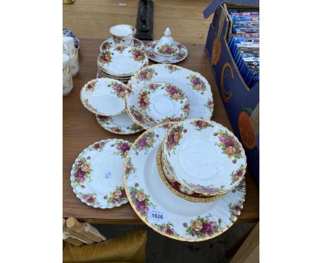 AN ASSORTMENT OF ROYAL ALBERT OLD COUNTRY ROSE ITEMS TO INCLUDE PLATES, SAUCERS AND A CUP ETC 