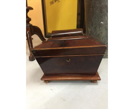 A GEORGIAN MAHOGANY TEA CADDY WITH LIDDED INTERIOR 