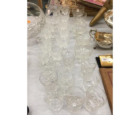 A LARGE QUANTITY OF CUT CRYSTAL GLASSES TO INCLUDE BRANDY BALLOONS, SHERRY, WHISKY, DESSERT BOWLS, ETC 