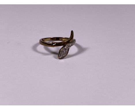 A 9CT YELLOW GOLD SNAKE DESIGN &amp; DIAMOND RING, WEIGHT 1.5G 