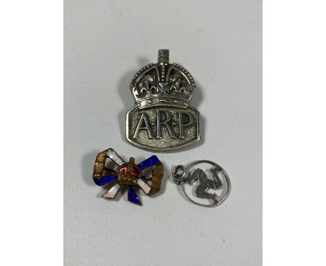 THREE ITEMS - HALLMARKED SILVER 'A.R.P' BROOCH, ENAMEL BADGE AND SILVER ISLE OF MAN PENDANT 