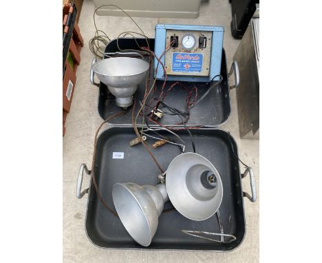 A HALFORDS HOME BATTERY CHARGER AND THREE LIGHT FITTINGS 