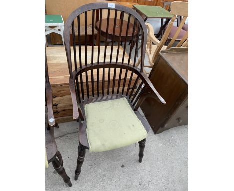 AN 18TH CENTURY STYLE COMB BACK WINDSOR CHAIR WITH CRINOLIN BOW BY 'CLASIC FURNITURE' 