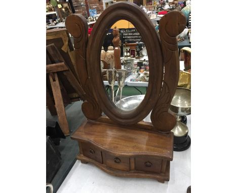 A DRESSING TABLE MIRROR WITH HARDWOOD SURROUND, SERPENTINE FRONT AND THREE DRAWERS, HEIGHT APPROX 52CM, WIDTH 33CM 