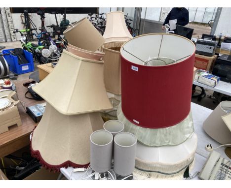 THREE TABLE LAMPS AND AN ASSORTMENT OF LAMP SHADES 