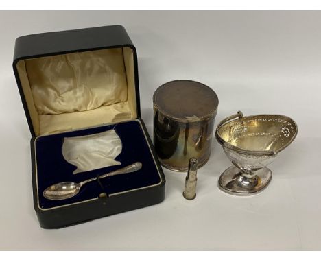 A MIXED LOT TO INCLUDE A BOXED HALLMARKED SPOON, TRINKET BOX, EPNS BASKET AND TRENCH ART BULLET PEPPERETTE 