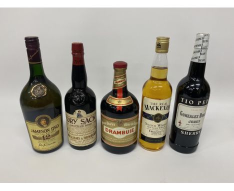 A GROUP OF FIVE MIXED SPIRITS TO INCLUDE DRAMBUIE, THE REAL MACKENZIE SCOTCH WHISKY, DRY SACK SHERRY ETC 