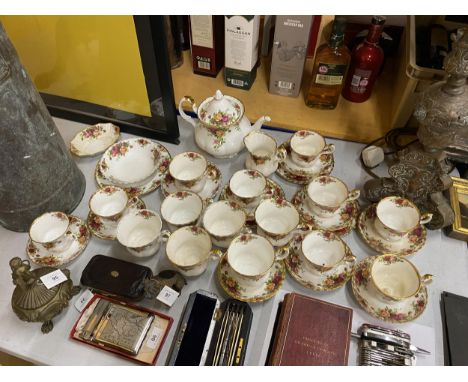A THIRTY THREE PIECE ROYAL ALBERT OLD COUNTRY ROSES PART DINNER SERVICE (ALL FIRST QUALITY APART FROM THE TEAPOT) 