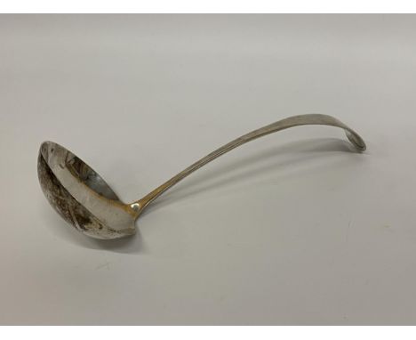 A LARGE SHEFFIELD HALLMARKED SILVER SAUCE LADLE, MAKER E.V, WEIGHT 220G 