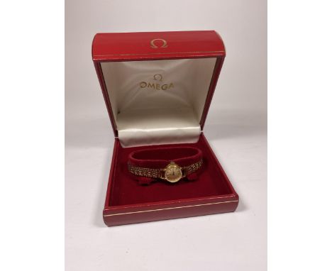 A LADIES 9CT YELLOW GOLD CASED OMEGA MANUAL WIND WATCH IN OMEGA BOX 
