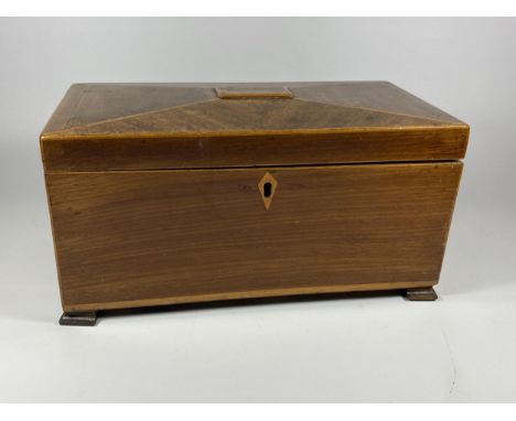 A 19TH CENTURY SATINWOOD TEA CADDY TOGETHER WITH ASSORTED VINTAGE LEATHER GLOVES, HEIGHT 15CM 