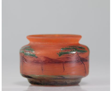 Muller Freres Luneville acid-etched vase decorated with a lake landscape - Weight:  200 g - Region: France - Sizes: H 60 mm L