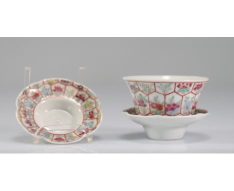 Bowl and under bowl Chinese porcelain with floral decoration Mark under the piece. - Weight:  165 g - Region: Chine - Sizes: 