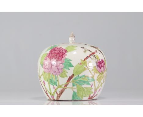China artist's vase decorated with birds and flowers - Weight:  2.46 kg - Region: Chine - Sizes: H 230 mm D 230 mm - Conditio
