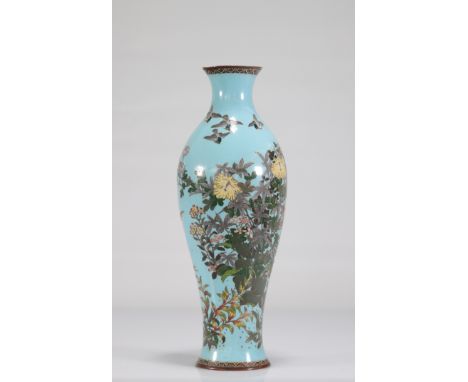 Japanese light blue cloisonne vase decorated with birds and flowers. Meiji period - Weight:  1.00 kg - Region: Chine - Sizes: