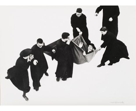 62
MARIO GIACOMELLI  1925-2000
“Io non ho mani che mi accarezzino il volto”  dalla serie Pretini  1961-1963
Stampa fotografic