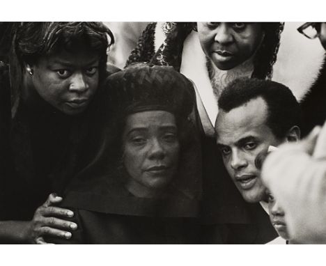 265
BURK UZZLE  1938
Martin Luther King wife at the husband funeral,  Atlanta  1968
Stampa fotografica vintage alla gelatina 