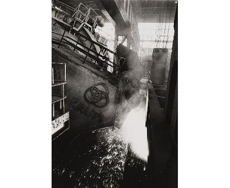 242 RENÉ BURRI 1933-2014 Krupp c. 1960 Stampa fotografica vintage alla gelatina sali d’argento. Timbro dell’autore al verso. 