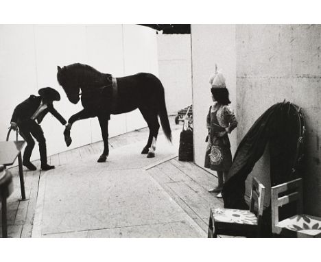 270 EDOUARD BOUBAT 1923-1999 Cirque 1971 Stampa fotografica vintage alla gelatina sali d’argento. Note manoscritte al verso. 