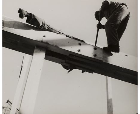 237 HANS STAUB 1894-1990 Workers c. 1940 Stampa fotografica vintage alla gelatina sali d’argento. Timbro dell’autore al verso