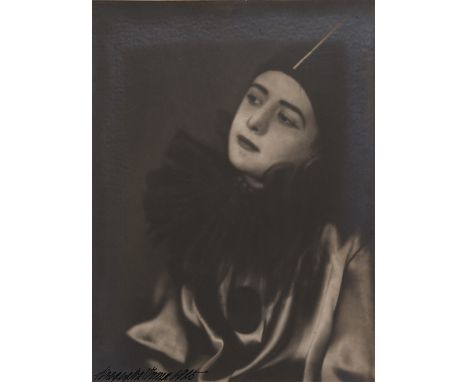 28
ARTURO BRAGAGLIA  1893-1962
Pierrot futurista  1925
Stampa fotografica vintage gelatina sali d’argento.  Firmata e datata 