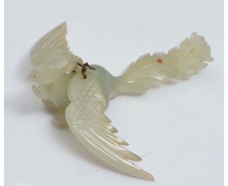 A CHINESE MINIATURE JADE CARVING OF A PHOENIX BIRD with adjustable wings, 18th/19th Century, 5.6cm long