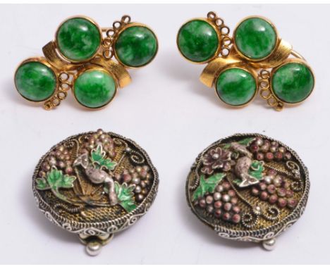 A PAIR OF 14CT GOLD EARRINGS WITH JADE SETTINGS, stamped 585, together with a pair of Chinese white metal earrings with filig
