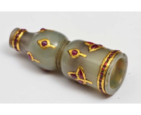 A MUGHAL JADE HOOKAH MOUTHPIECE studded with red gems, 18th Century, 4cm long
