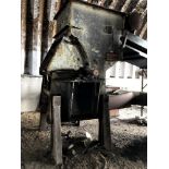 Located: Vincennes, IN -- Williams crusher grinder SN15600, loading fee $50 ***Note from Auctioneer: