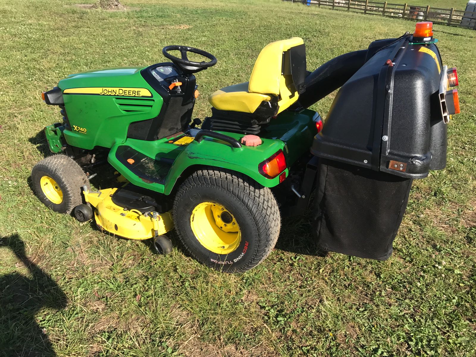 DM JOHN DEERE X740 ULTIMATE RIDE ON MOWER WITH A 48" MOWER DECK POWER